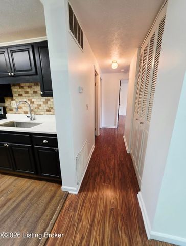 8636 Running Fox Cir, Louisville, KY 40291