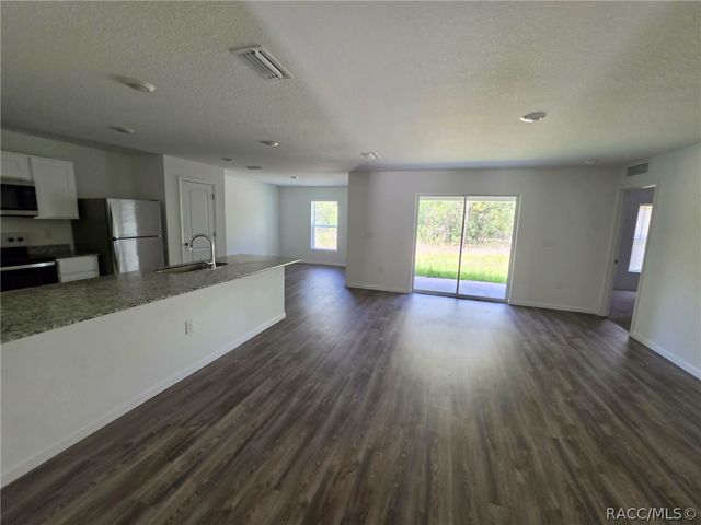 9610 N San Jose Way, Citrus Springs, FL 34433