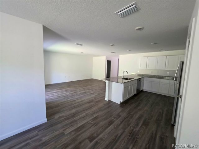 9610 N San Jose Way, Citrus Springs, FL 34433