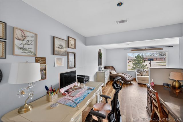 1045 Rolling Meadows, Bartlesville, OK 74006