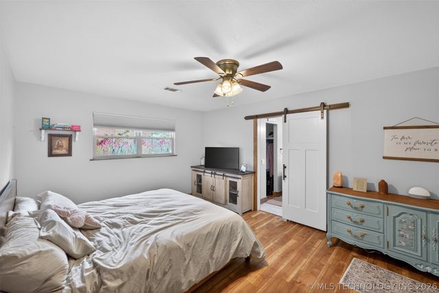 1045 Rolling Meadows, Bartlesville, OK 74006