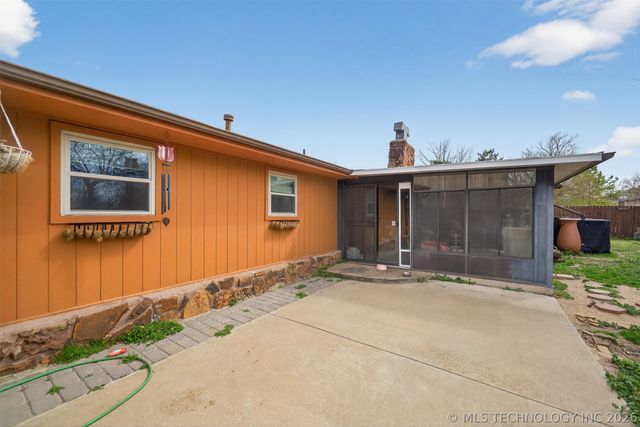 1045 Rolling Meadows, Bartlesville, OK 74006