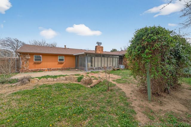 1045 Rolling Meadows, Bartlesville, OK 74006