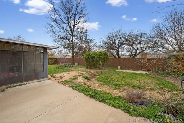 1045 Rolling Meadows, Bartlesville, OK 74006