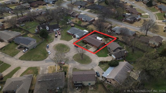 1045 Rolling Meadows, Bartlesville, OK 74006