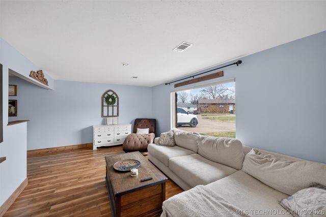 1045 Rolling Meadows, Bartlesville, OK 74006