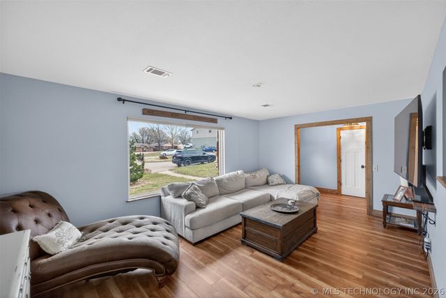 1045 Rolling Meadows, Bartlesville, OK 74006