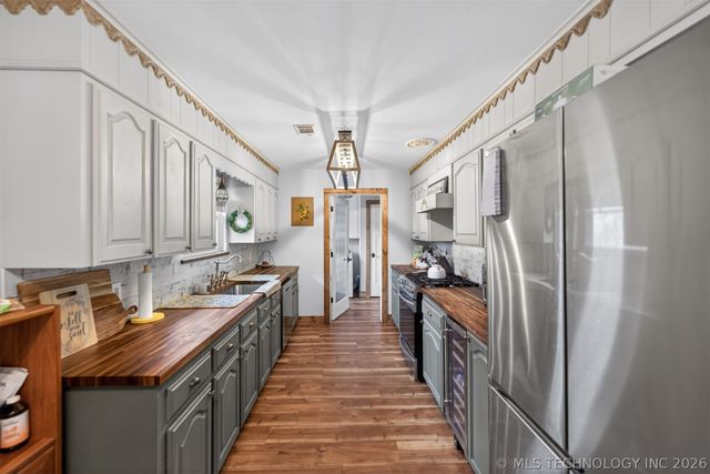 1045 Rolling Meadows, Bartlesville, OK 74006