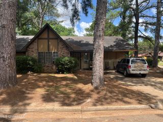 6628 Lake Glen Drive, Jackson, MS 39213