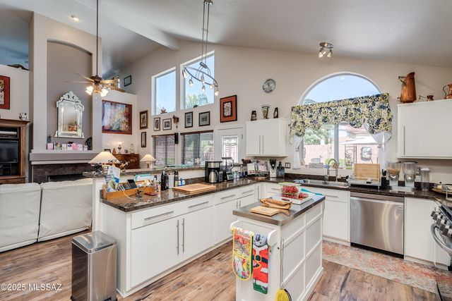 11426 N Silver Pheasant Loop, Tucson, AZ 85737