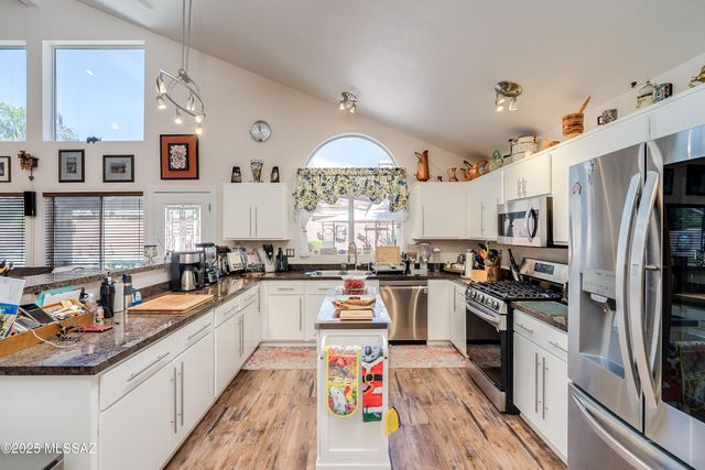 11426 N Silver Pheasant Loop, Tucson, AZ 85737