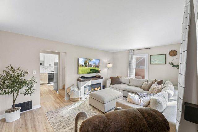 1270 Alfred STREET, Brookfield, WI 53005