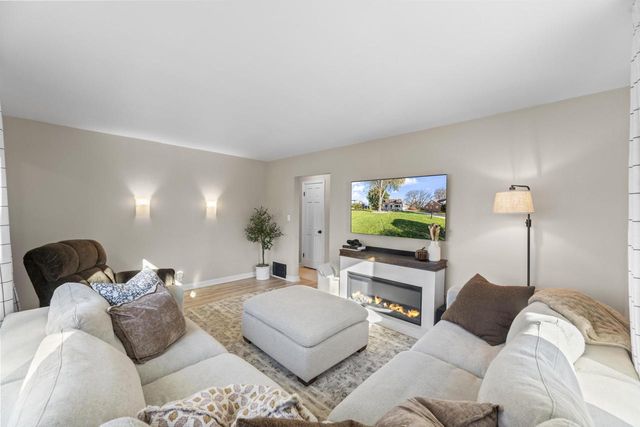 1270 Alfred STREET, Brookfield, WI 53005