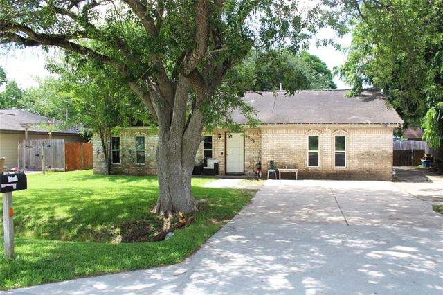 4705 30th Street E, Dickinson, TX 77539