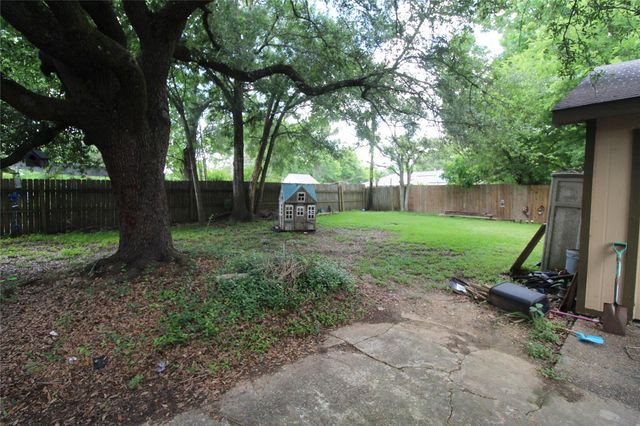4705 30th Street E, Dickinson, TX 77539