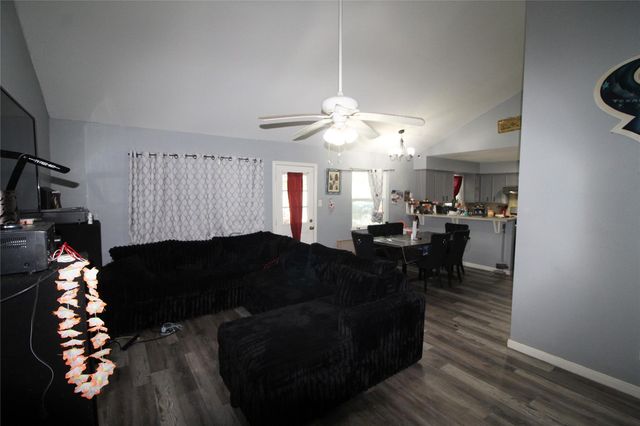 4705 30th Street E, Dickinson, TX 77539