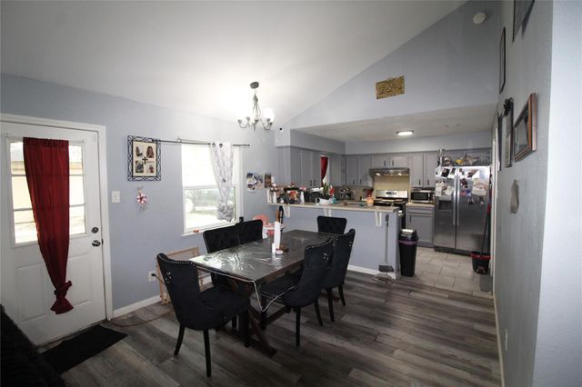 4705 30th Street E, Dickinson, TX 77539