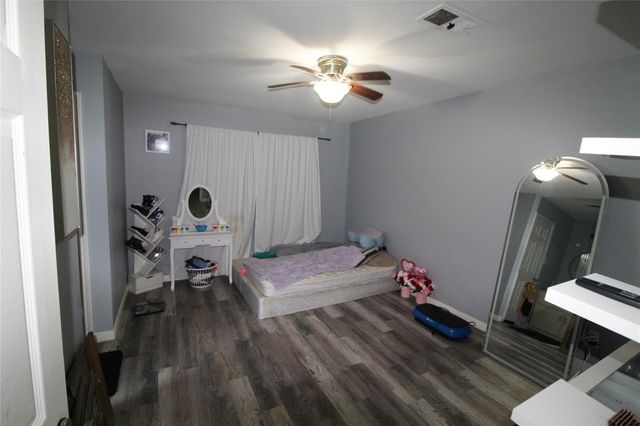 4705 30th Street E, Dickinson, TX 77539