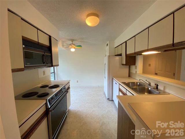 7962 Greenside Court, Charlotte, NC 28277