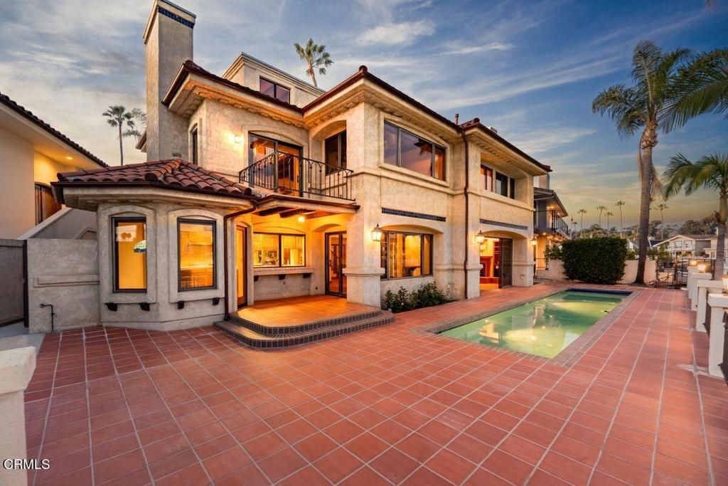 Image 3 of property listing at 2994 Reef Street, Ventura, CA 93001