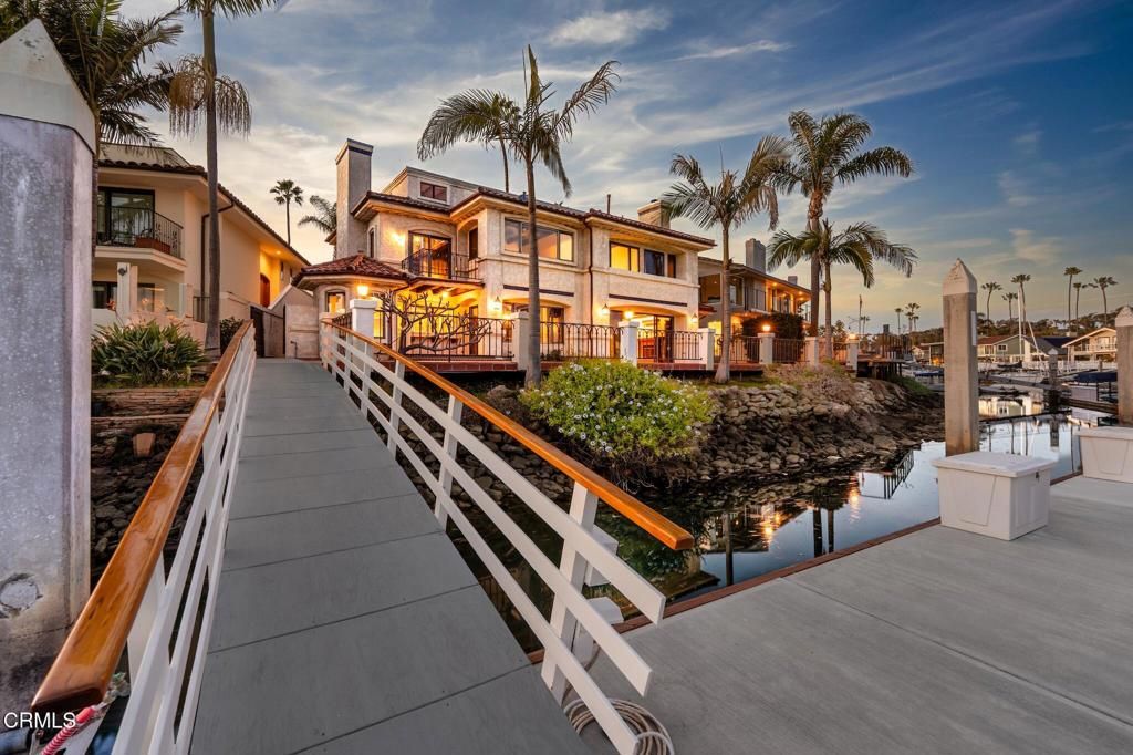 Image 5 of property listing at 2994 Reef Street, Ventura, CA 93001