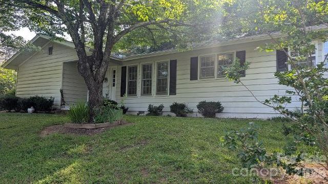 616 Pineview Lakes Road, Chester, SC 29706