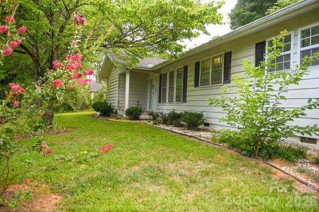 616 Pineview Lakes Road, Chester, SC 29706