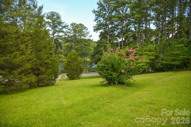 616 Pineview Lakes Road, Chester, SC 29706