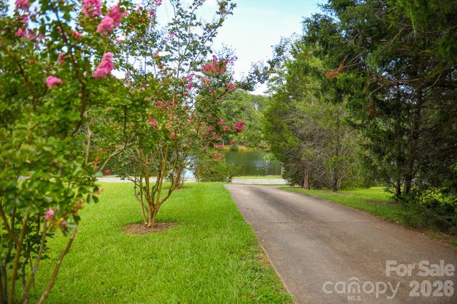 616 Pineview Lakes Road, Chester, SC 29706