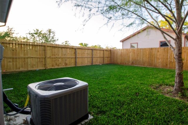 2830 Mansfield Street, Houston, TX 77091