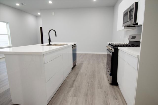 2830 Mansfield Street, Houston, TX 77091