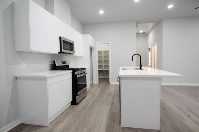 2830 Mansfield Street, Houston, TX 77091