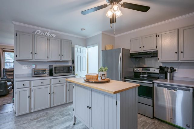 40 Grand Avenue, Nashua, NH 03060