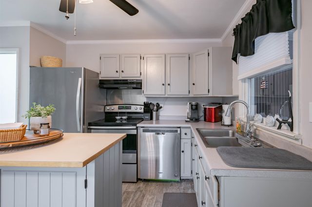 40 Grand Avenue, Nashua, NH 03060