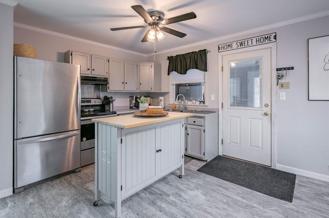 40 Grand Avenue, Nashua, NH 03060
