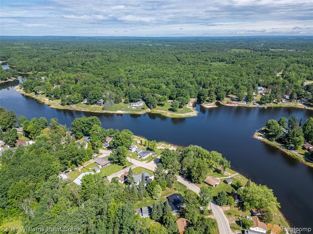 1379 Sioux Street, Gladwin, MI 48624