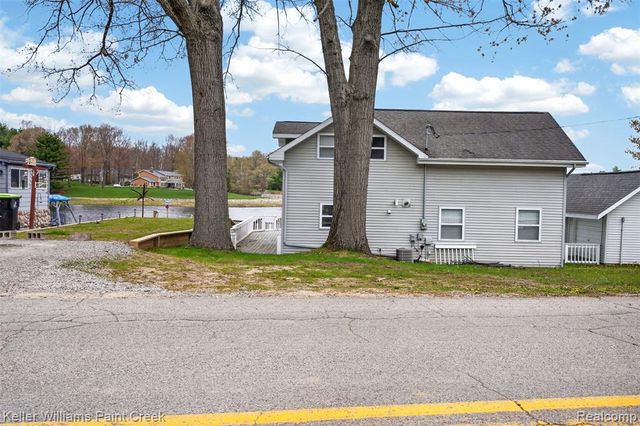 1379 Sioux Street, Gladwin, MI 48624