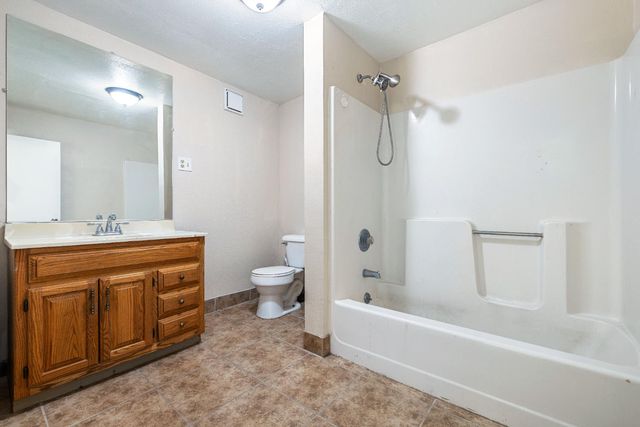 4666 N Zediker Avenue, Sanger, CA 93657