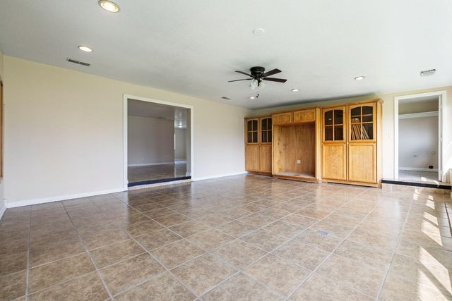 4666 N Zediker Avenue, Sanger, CA 93657