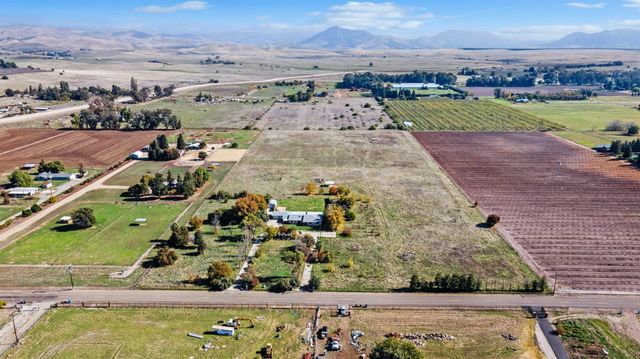 4666 N Zediker Avenue, Sanger, CA 93657