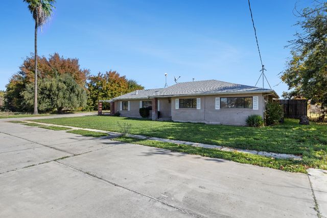 4666 N Zediker Avenue, Sanger, CA 93657