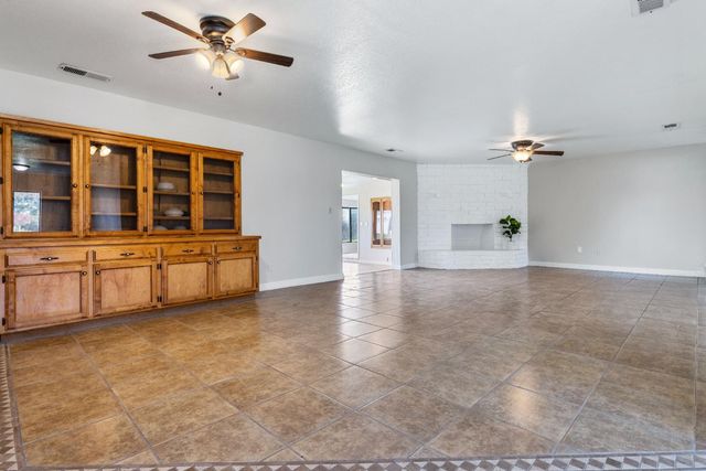 4666 N Zediker Avenue, Sanger, CA 93657