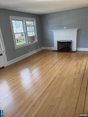 10 Carlisle Street, Bergenfield, NJ 07621