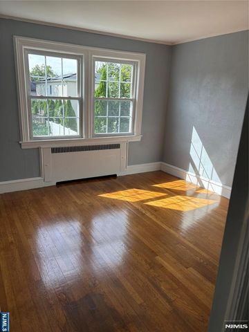 10 Carlisle Street, Bergenfield, NJ 07621