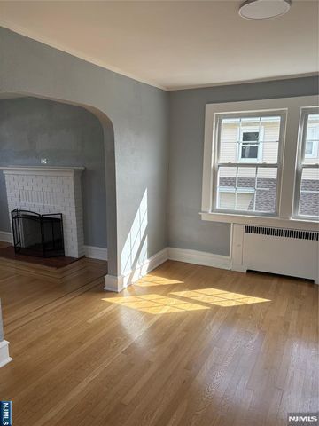 10 Carlisle Street, Bergenfield, NJ 07621