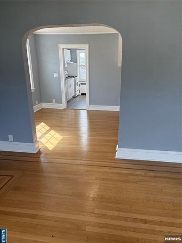 10 Carlisle Street, Bergenfield, NJ 07621
