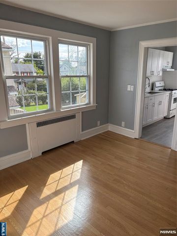 10 Carlisle Street, Bergenfield, NJ 07621