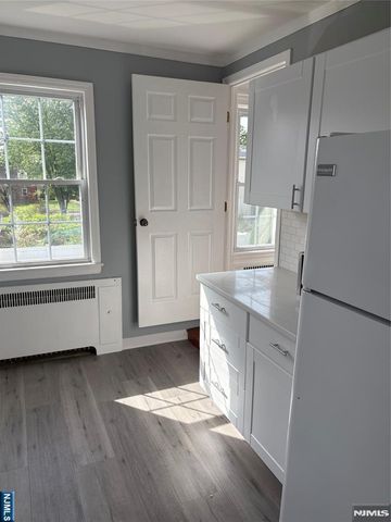 10 Carlisle Street, Bergenfield, NJ 07621