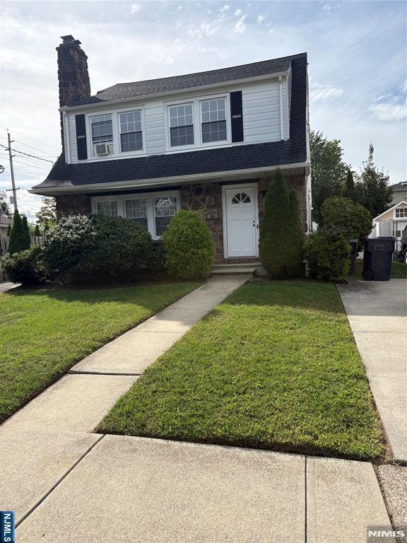 10 Carlisle Street, Bergenfield, NJ 07621