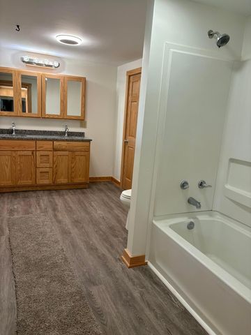 73 N Main Street, Utica, OH 43080